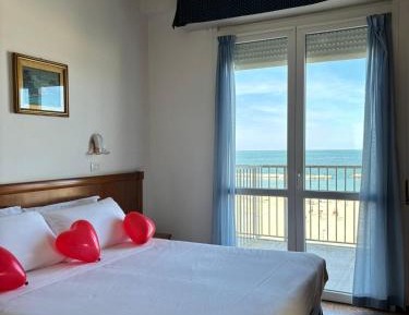 Deluxe Double or Twin Room with Sea View