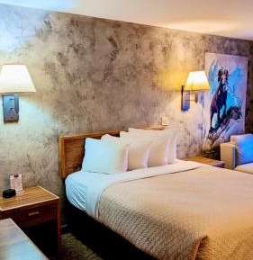Queen Room with Mountain View