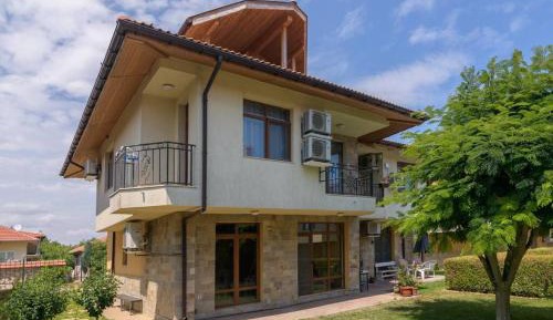 Villa with Garden View