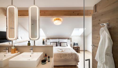 Three-Bedroom Apartment with Fireplace and Sauna (8 People)