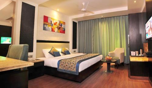 Deluxe Double Room with Free Airport Pickup