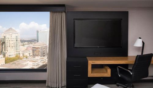Corner King Room with Bay View
