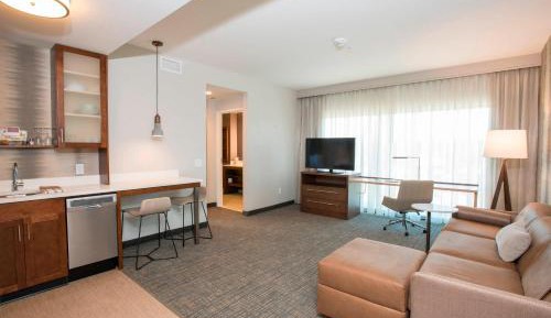 Deluxe King Suite