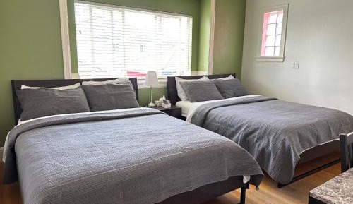 Quadruple Room with Private Bathroom