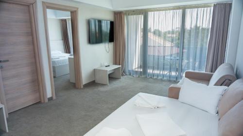 Deluxe King Suite