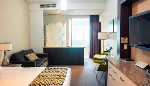 Deluxe Suite with Spa Bath