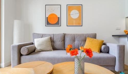 Deluxe One-Bedroom Apartment