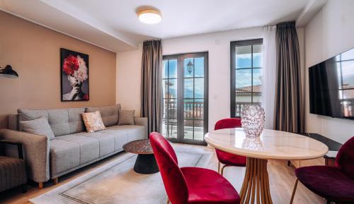Apartment with Lake View