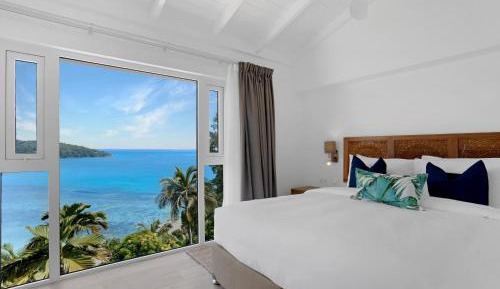 Deluxe One-Bedroom Apartment with Ocean View