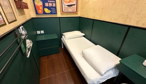 Single Room with Shared Bathroom