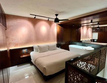 Deluxe King Room