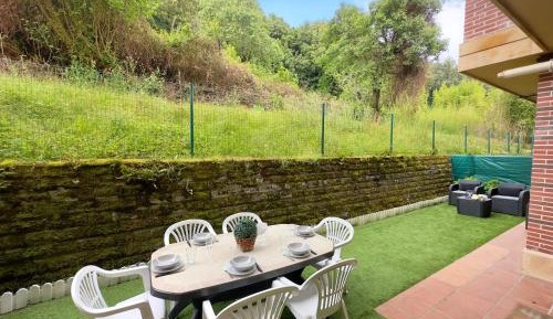 Apartment with Garden View