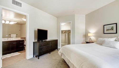 Deluxe Room (2 Adults + 1 Child)