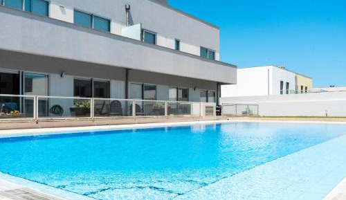 Apartment with Pool View 