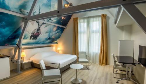 Deluxe Room (2 Adults + 1 Child)