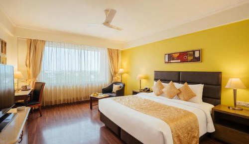 Executive King Room with complimentary business center access
