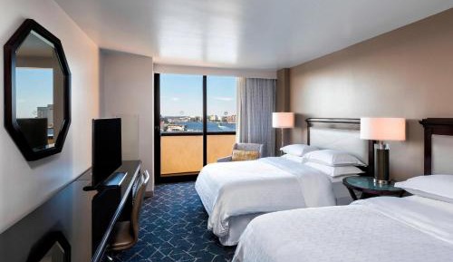 Guest room, 2 Queen, Harbor view