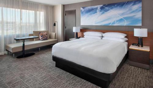 King Room with Adapted Tub - Mobility and Hearing Accessible