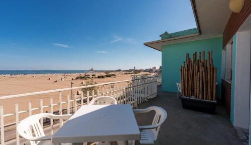 Two-Bedroom Apartment with Sea View (4 Adults)