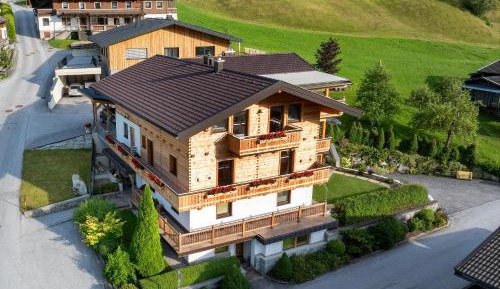 Apartment with Mountain View