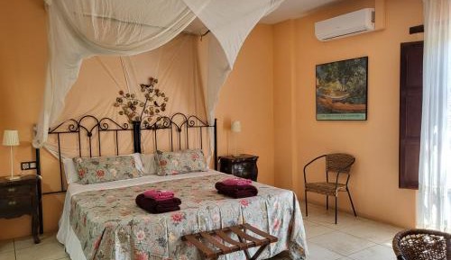 Deluxe Suite with Spa Bath