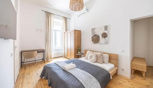 Four-Bedroom Deluxe Apartment