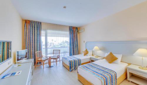 Double or Twin Room with Sea View