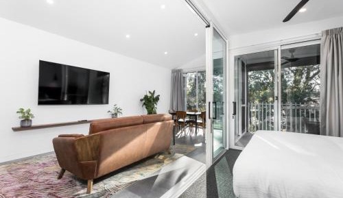 One-Bedroom Apartment with Balcony