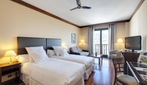 Superior Family Room (2 Adults + 2 Children)