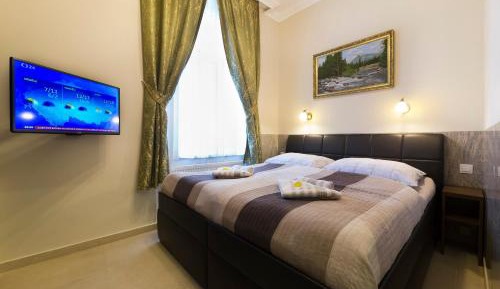 Deluxe Two-Bedroom Apartment