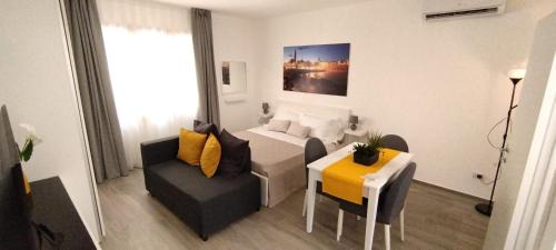Studio Apartment with One Double Bed