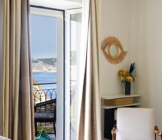 Junior Suite with Balcony View of the Upper Town, the Cliffs and the Sea