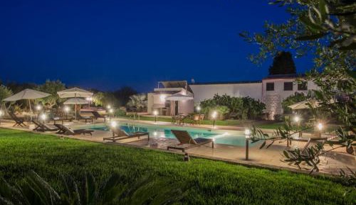 Deluxe Two-Bedroom Apartment with Garden View