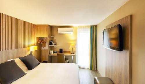 Standard Queen Room