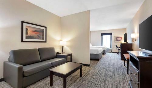 Junior Queen Suite with Two Queen Beds - Non-Smoking