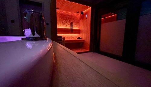 Suite with Hot Tub