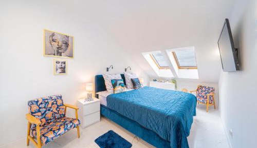 One-Bedroom Apartment with Balcony