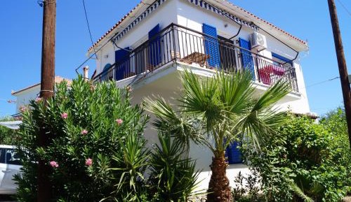 Three-Bedroom Holiday Home 