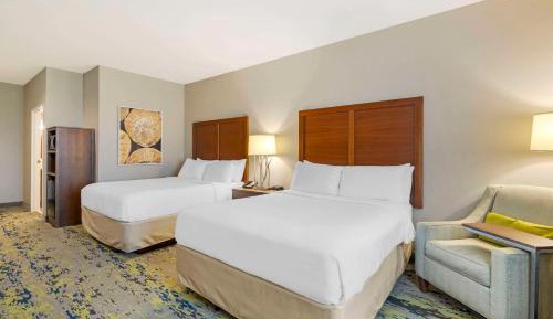 Queen Room with Two Queen Beds and Roll-In Shower - Accessible/Non-Smoking