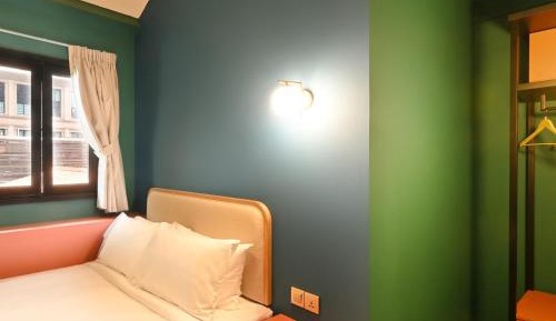 Standard Queen Room