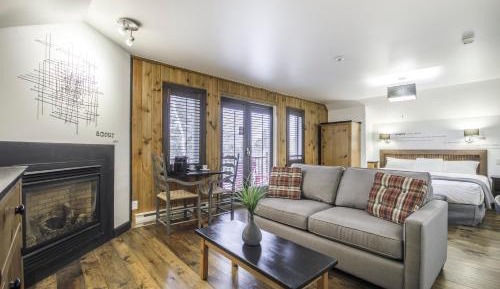 Deluxe King Suite