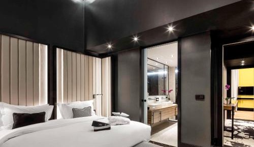 Kafka Suite with One King Bed and Sofa - City View
