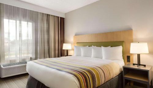 One-Bedroom King Suite - Non-Smoking