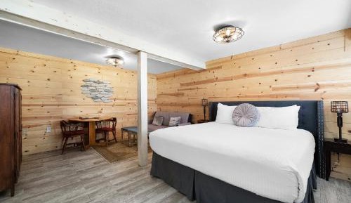 Studio Apartment with King Bed
