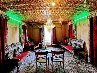 Deluxe Double or Twin Room with Mountain View