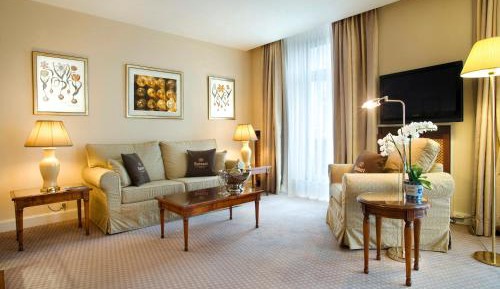 Deluxe Family Suite