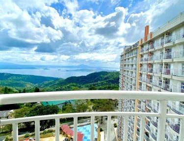 Apartment with Lake View