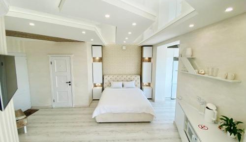 One-Bedroom Apartment with City View