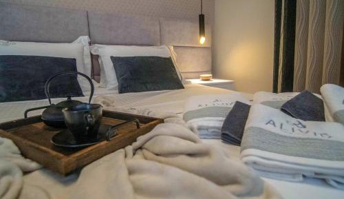 Three-Bedroom Deluxe Apartment