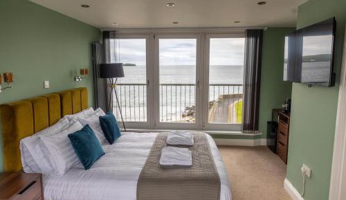 Double Room with Balcony and Sea View
